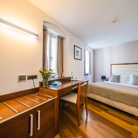 Vestibul Palace & - Small Luxury Of The World