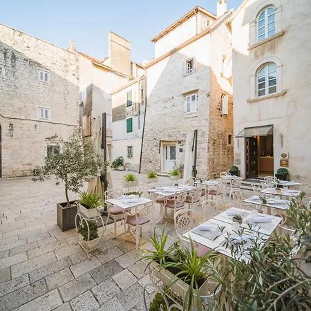 Hotel Vestibul Palace & - Small Luxury Of The World