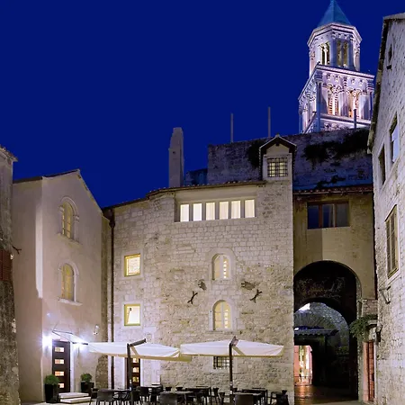 Szálloda Vestibul Palace & - Small Luxury Of The World 4*